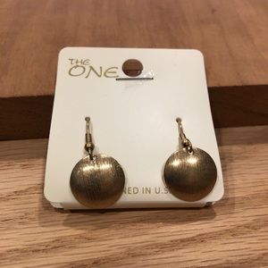 The One Circle textures detail drop earrings